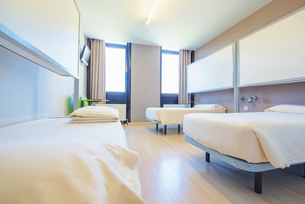 Campus Cerdanya Hotel Puigcerda Exterior photo